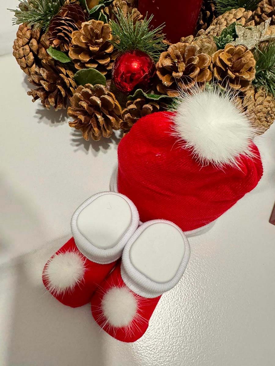 Set cappellino e calzini tema natale